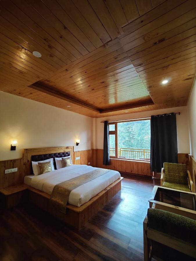 The Woodpecker Inn & Cafe, Jibhi Екстер'єр фото
