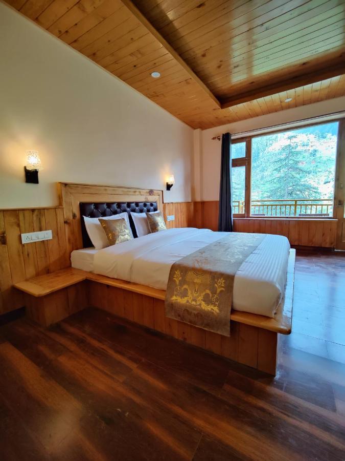 The Woodpecker Inn & Cafe, Jibhi Екстер'єр фото
