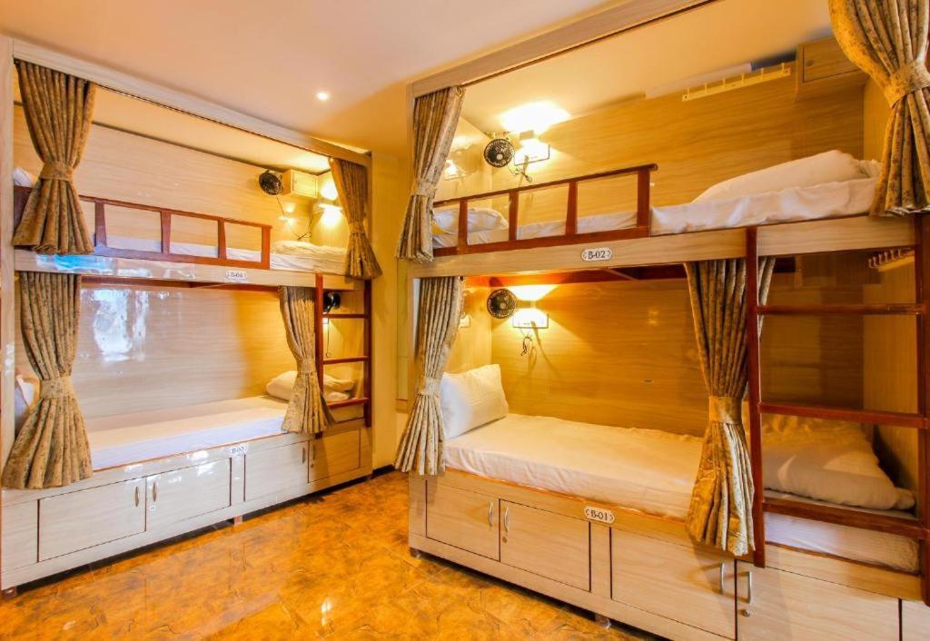 The Woodpecker Inn & Cafe, Jibhi Екстер'єр фото