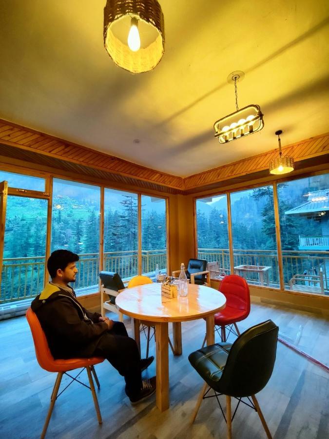 The Woodpecker Inn & Cafe, Jibhi Екстер'єр фото