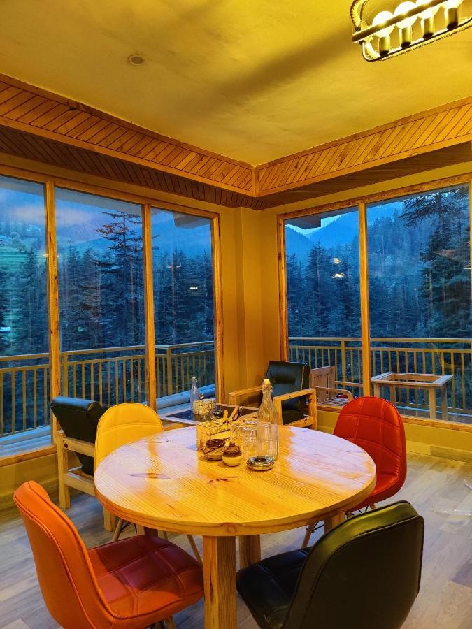 The Woodpecker Inn & Cafe, Jibhi Екстер'єр фото