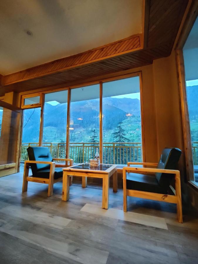The Woodpecker Inn & Cafe, Jibhi Екстер'єр фото