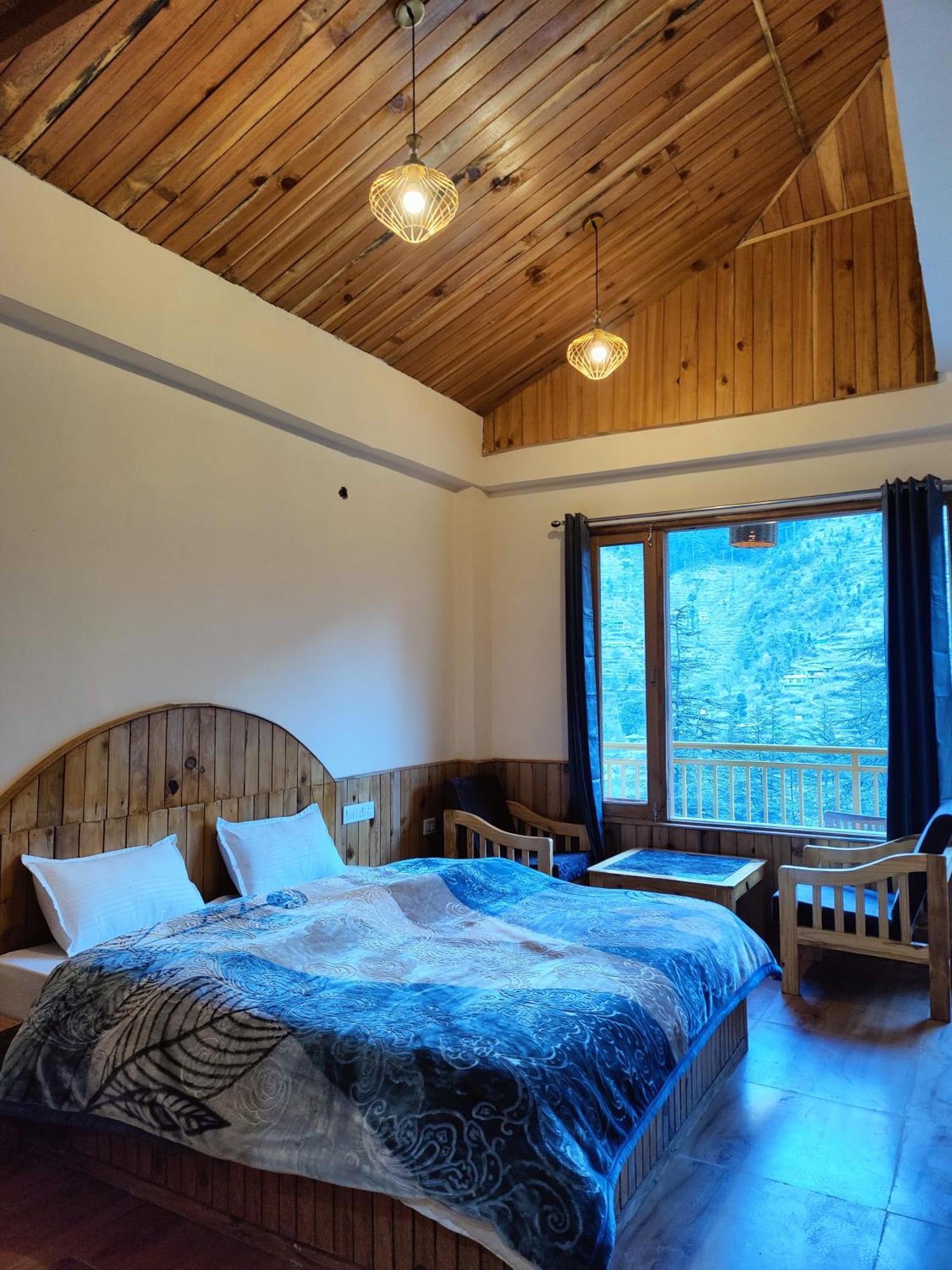 The Woodpecker Inn & Cafe, Jibhi Екстер'єр фото